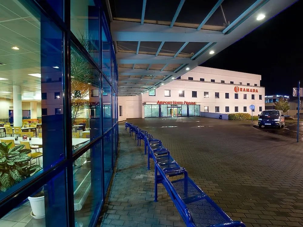 Ramada Airport Hotel Prag 4*,