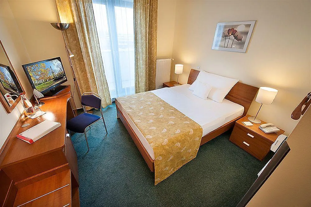 Ramada Airport Hotel Prag