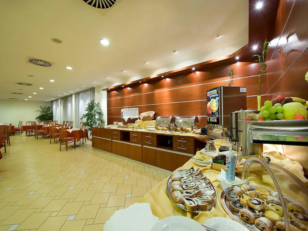 Ramada Airport Hotel Prag
