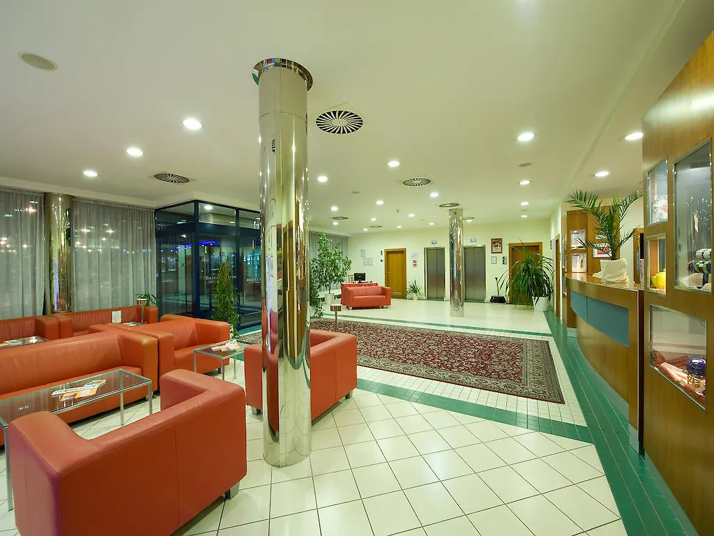 Ramada Airport Hotel Prag