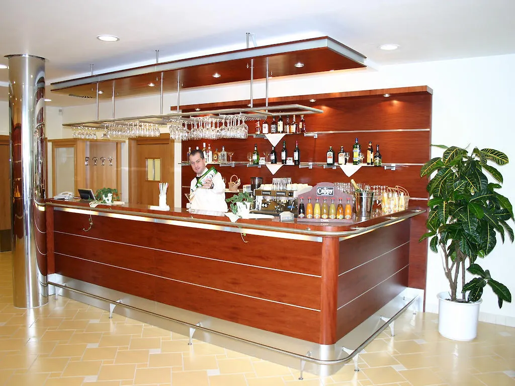 Ramada Airport Hotel Prag 4*,  Tschechische Republik